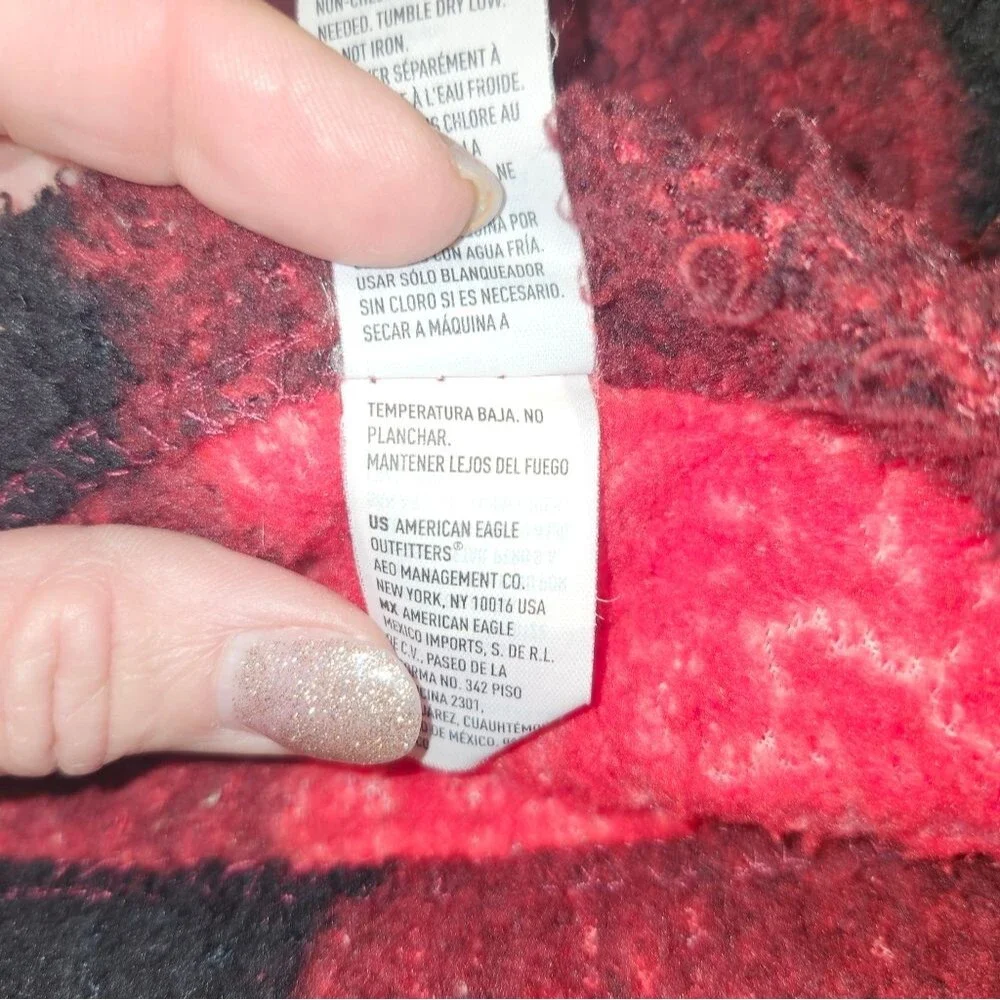 American Eagle Outfitters Red & Black Buffalo Check Fuzzy Fleece Blanket